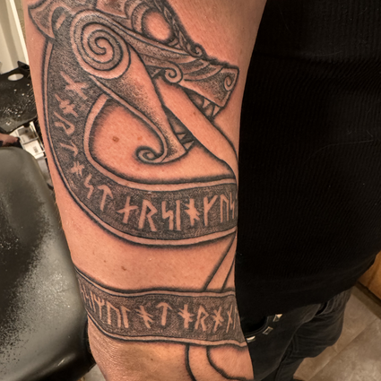 Ny tatuering midgrdsormen Sandman tatuering runor Ny tatuering midgrdsormen Sandman tatuering runor